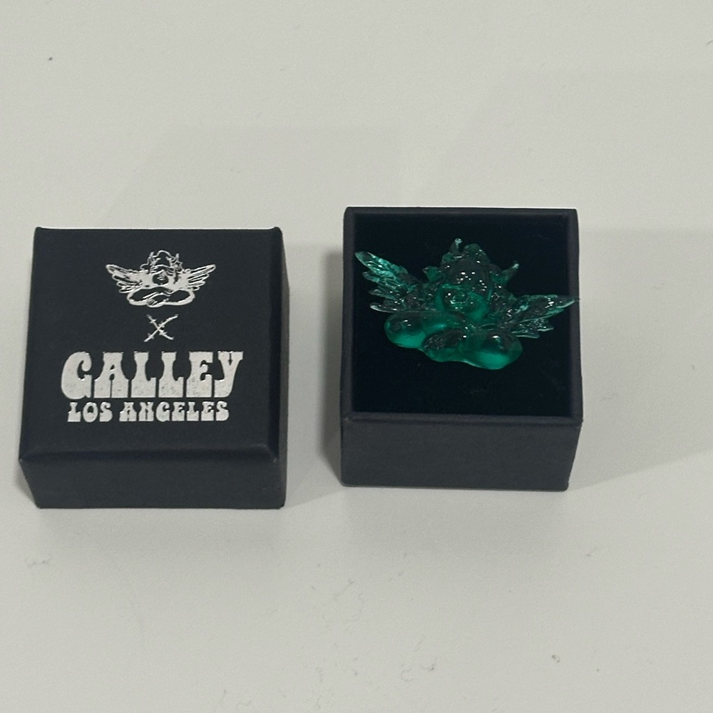 Boys lie ring